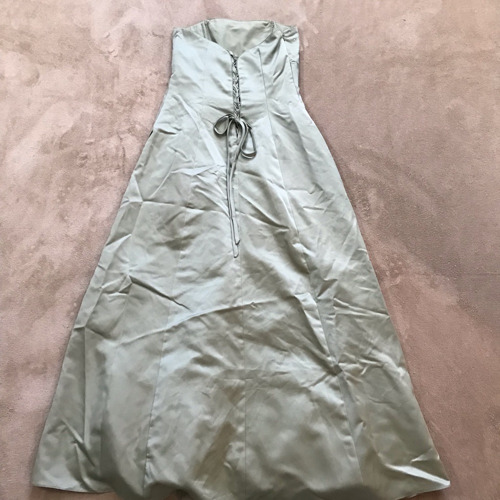 Simple dress - Picture 3 of 6